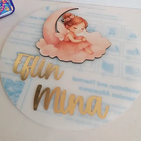 Kız bebek kapı süsü