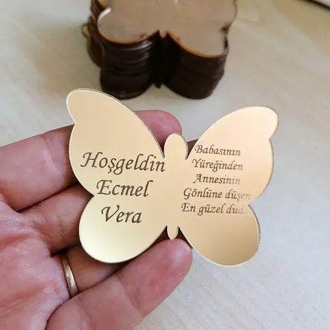 Atölyemizden pleksi etiket örneği – hoş geldin bebek